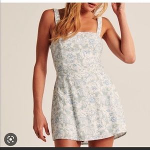Abercrombie & Fitch Scrunchie Strap
Skort Dress